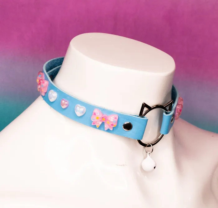 The Kinky Peach Vibrators Spoiled Kitty Choker