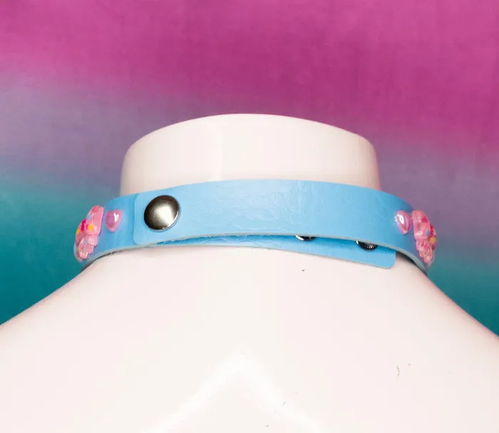 The Kinky Peach Vibrators Spoiled Kitty Choker