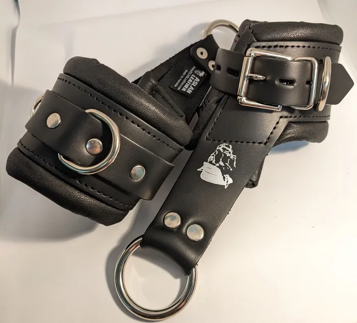 Traveling Tickle Trunk Couples Aslan Suspension Cuffs